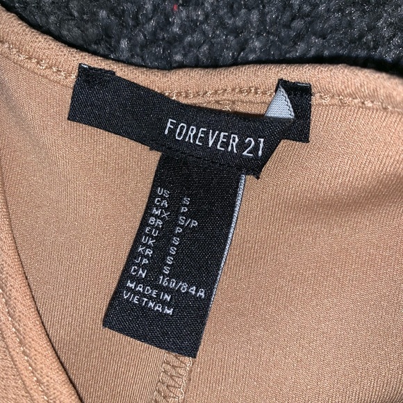 Cute, flowy nude dress! - Picture 3 of 3